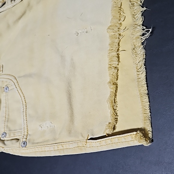 Free People Denim Pale Yellow Distressed Shorts 5 Button Fly Front size … - Picture 4 of 8